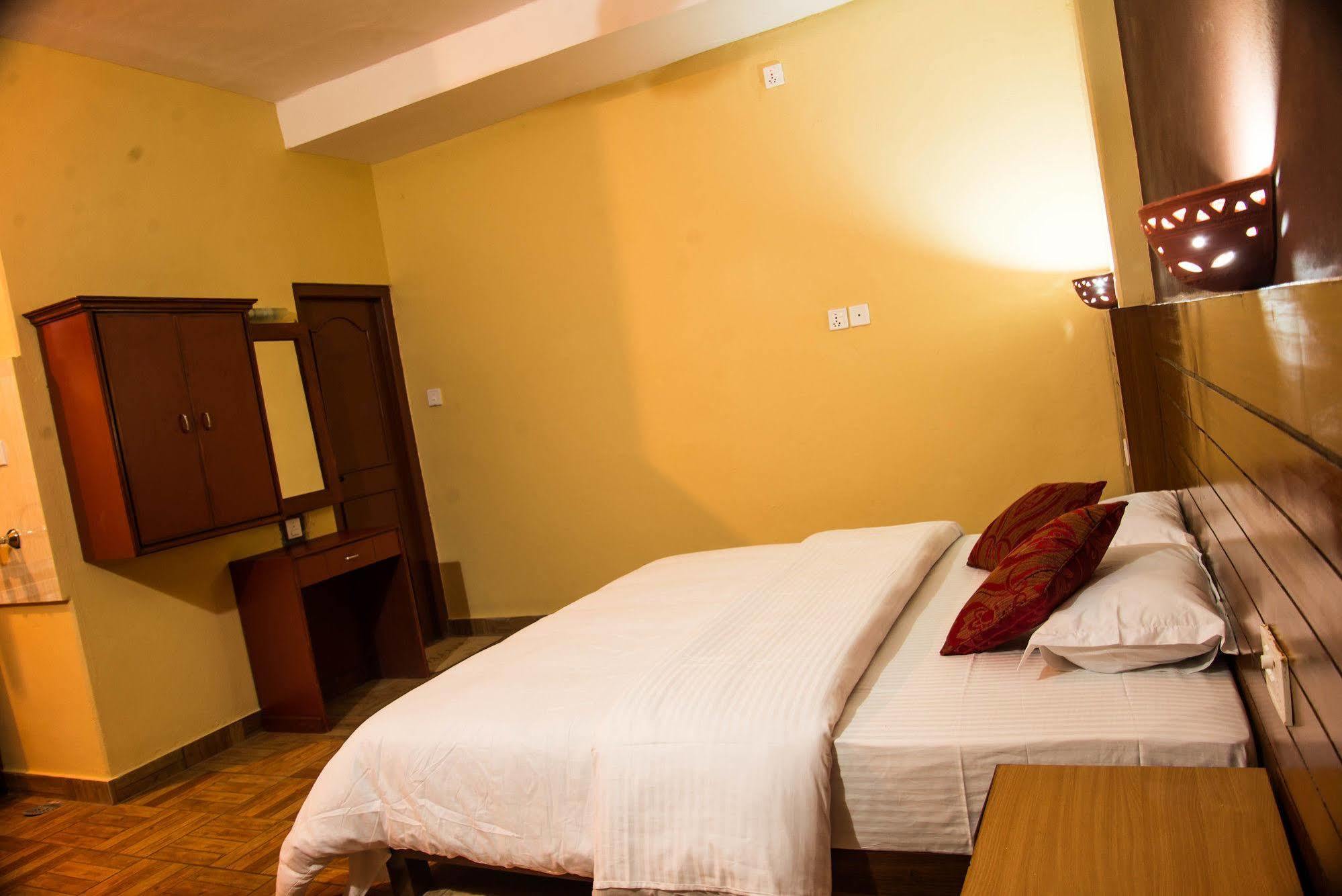 Hotel Tourist Residency Похара Екстериор снимка