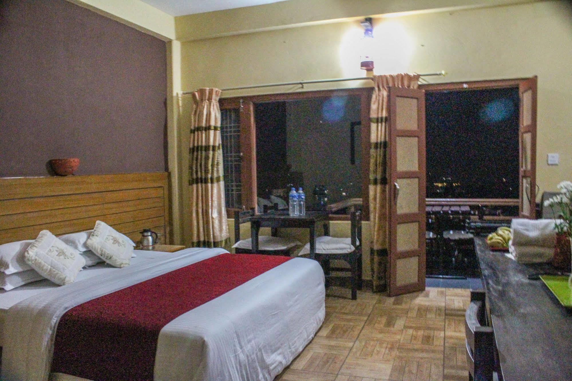 Hotel Tourist Residency Похара Екстериор снимка